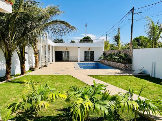 Villa Moderne et Prestigieuse à Vendre à Warang