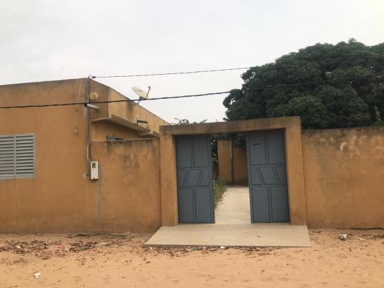 A Vendre, Une Maison aux Possibilités Infinies à Warang Socé