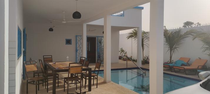 A vendre à Nianing-Gandiol une villa de standing avec piscine et énergie solaire